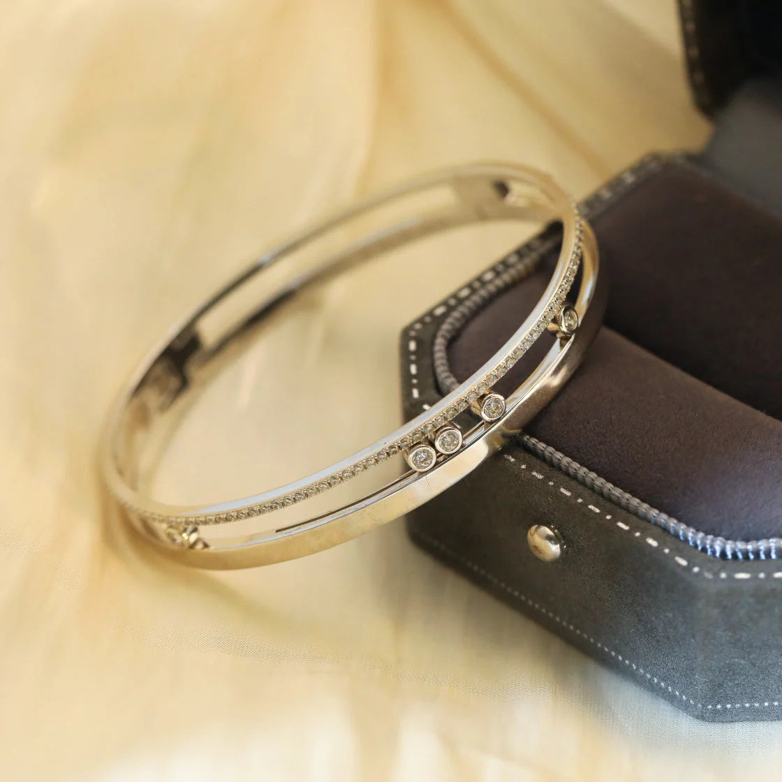 [LUXE]Move Romane Diamond Bangle Bracelet