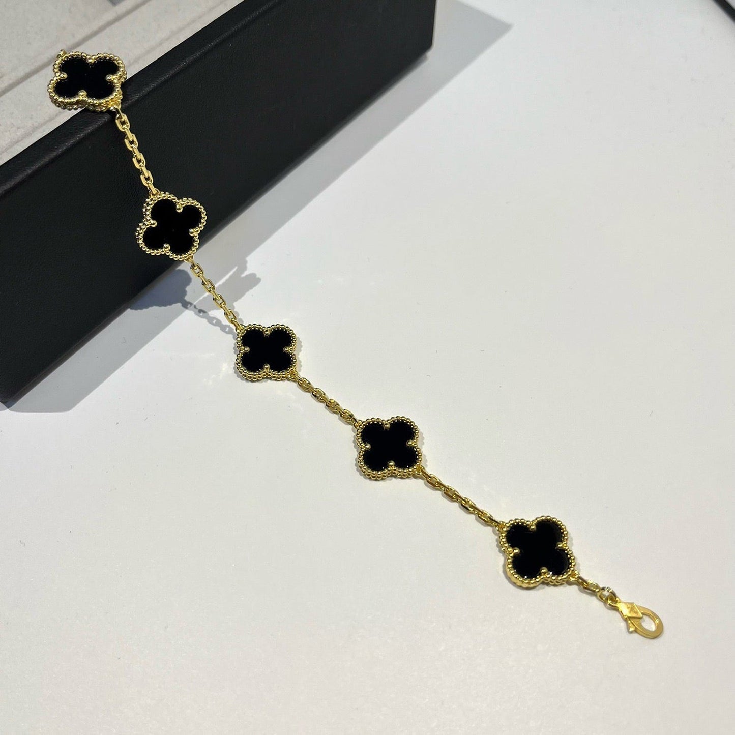[LUXE] CLOVER 5 MOTIF ONYXS BRACELET COLLECTION