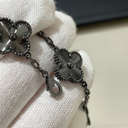 [LUXE]CLOVER 5 MOTIF BLACK BRACELET