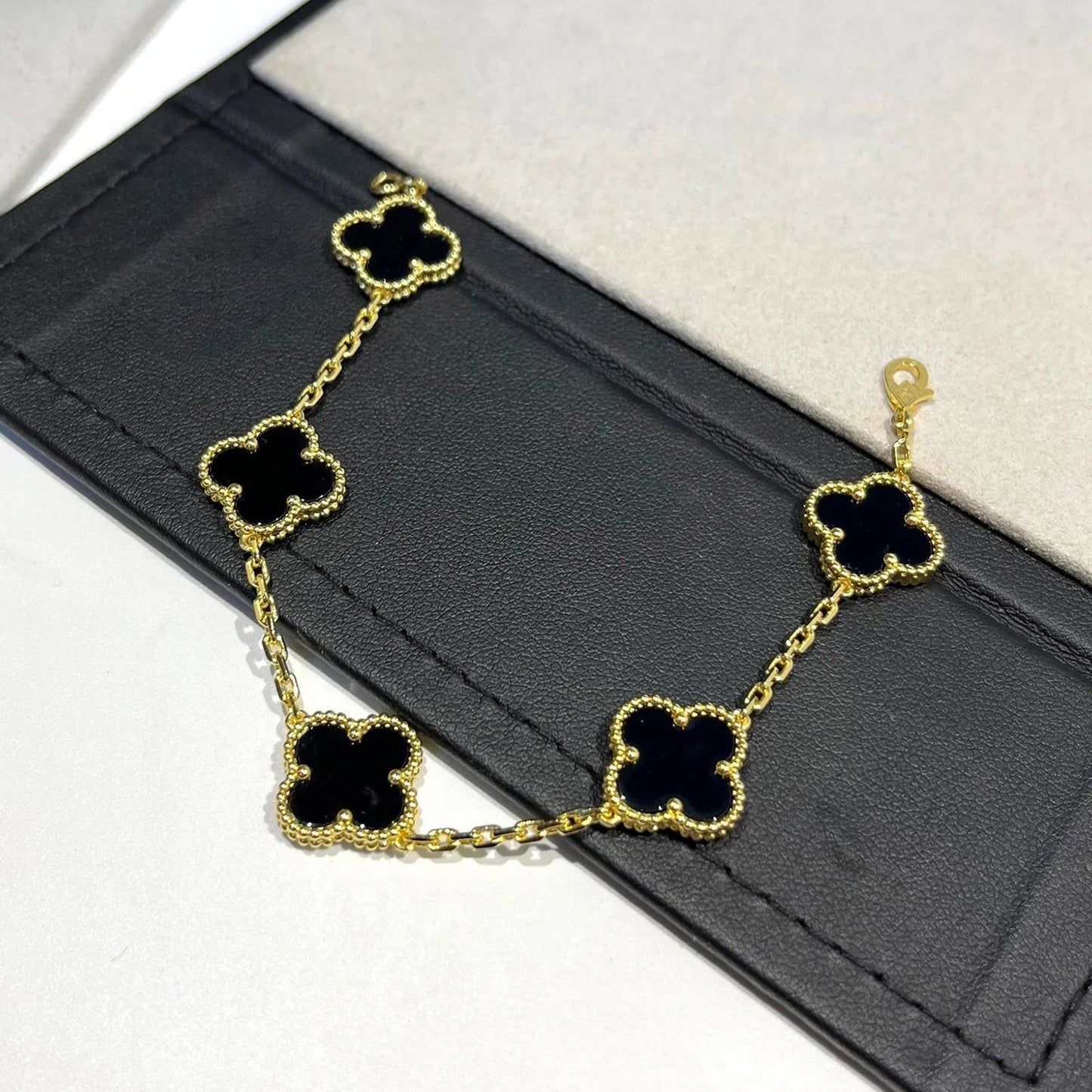 [LUXE] CLOVER 5 MOTIF ONYXS BRACELET COLLECTION