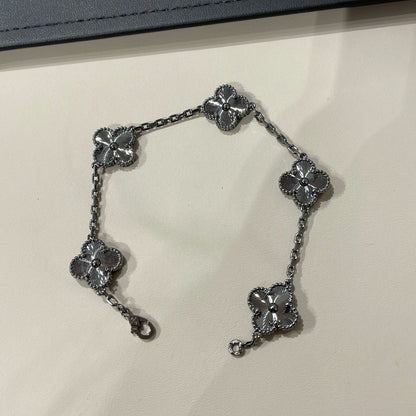 [LUXE]CLOVER 5 MOTIF BLACK BRACELET