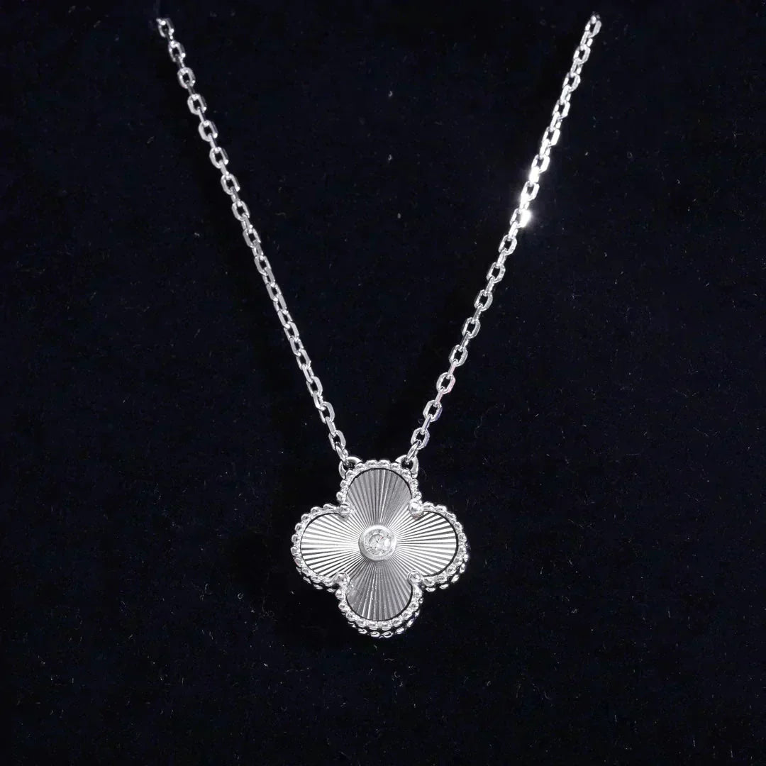 [LUXE]CLOVER  15MM DIAMOND LASER NECKLACE SILVER