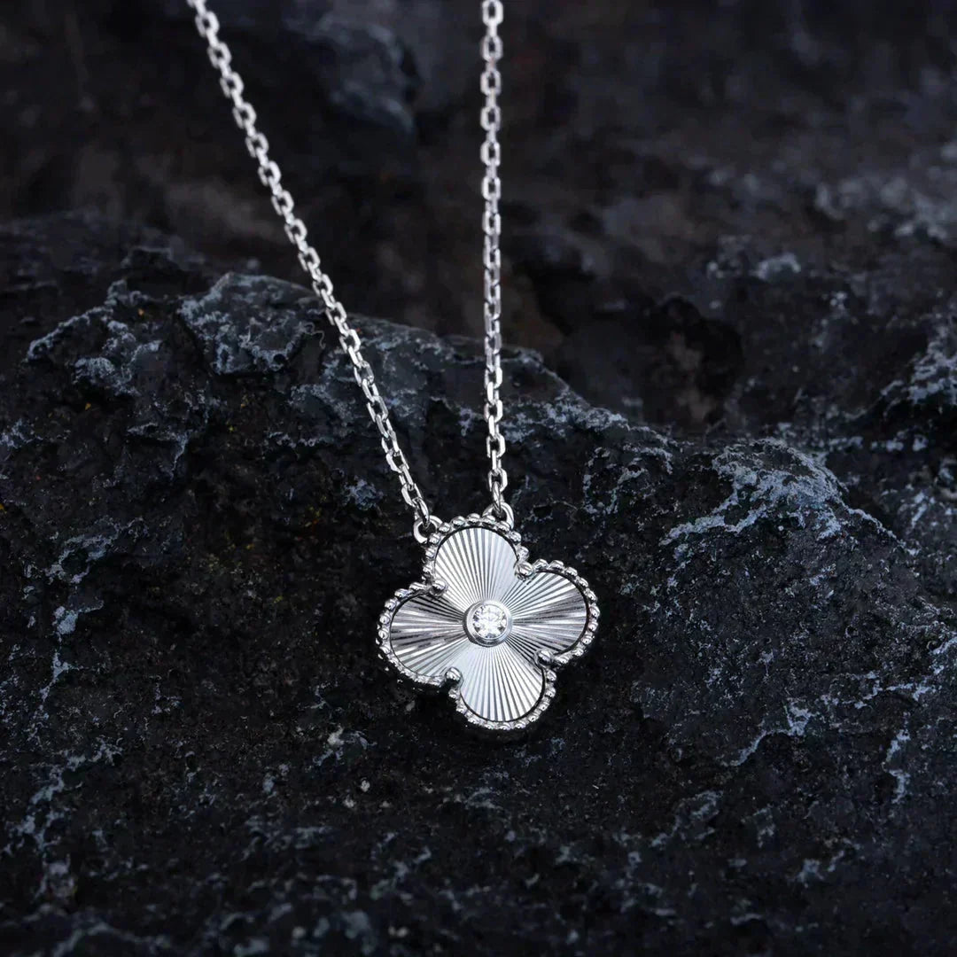 [LUXE]CLOVER  15MM DIAMOND LASER NECKLACE SILVER