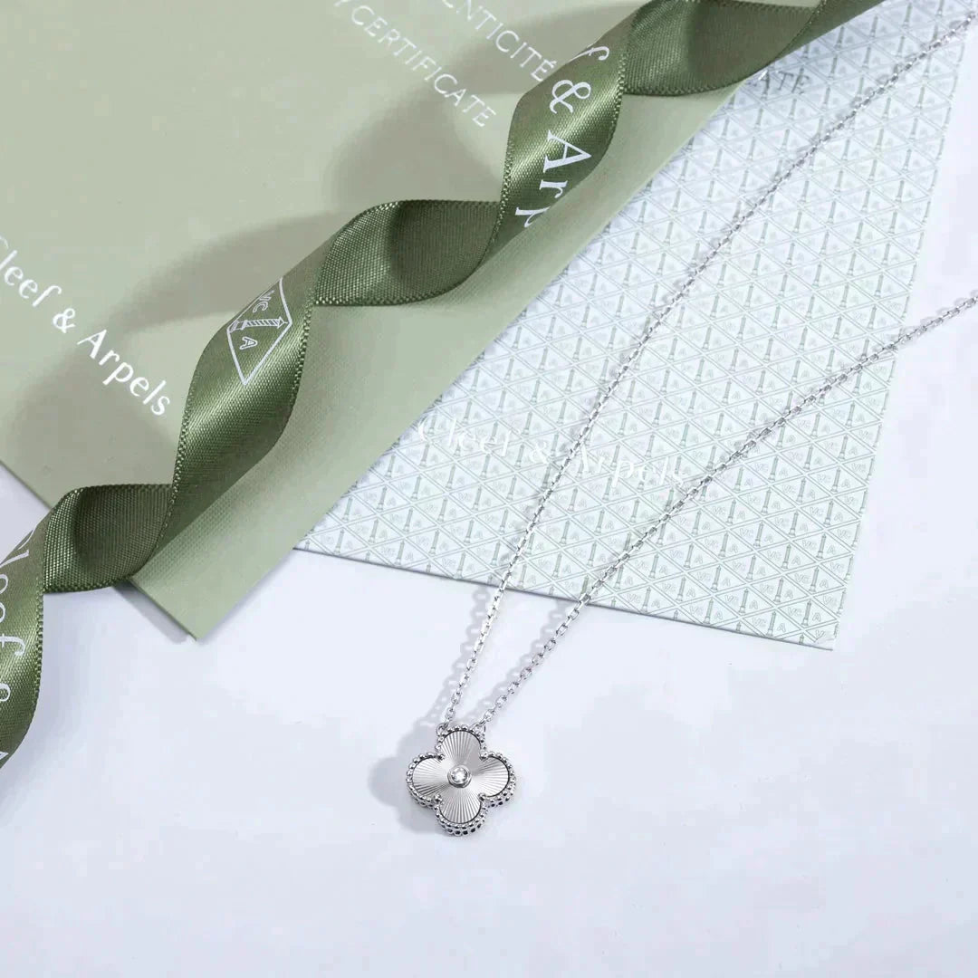 [LUXE]CLOVER  15MM DIAMOND LASER NECKLACE SILVER