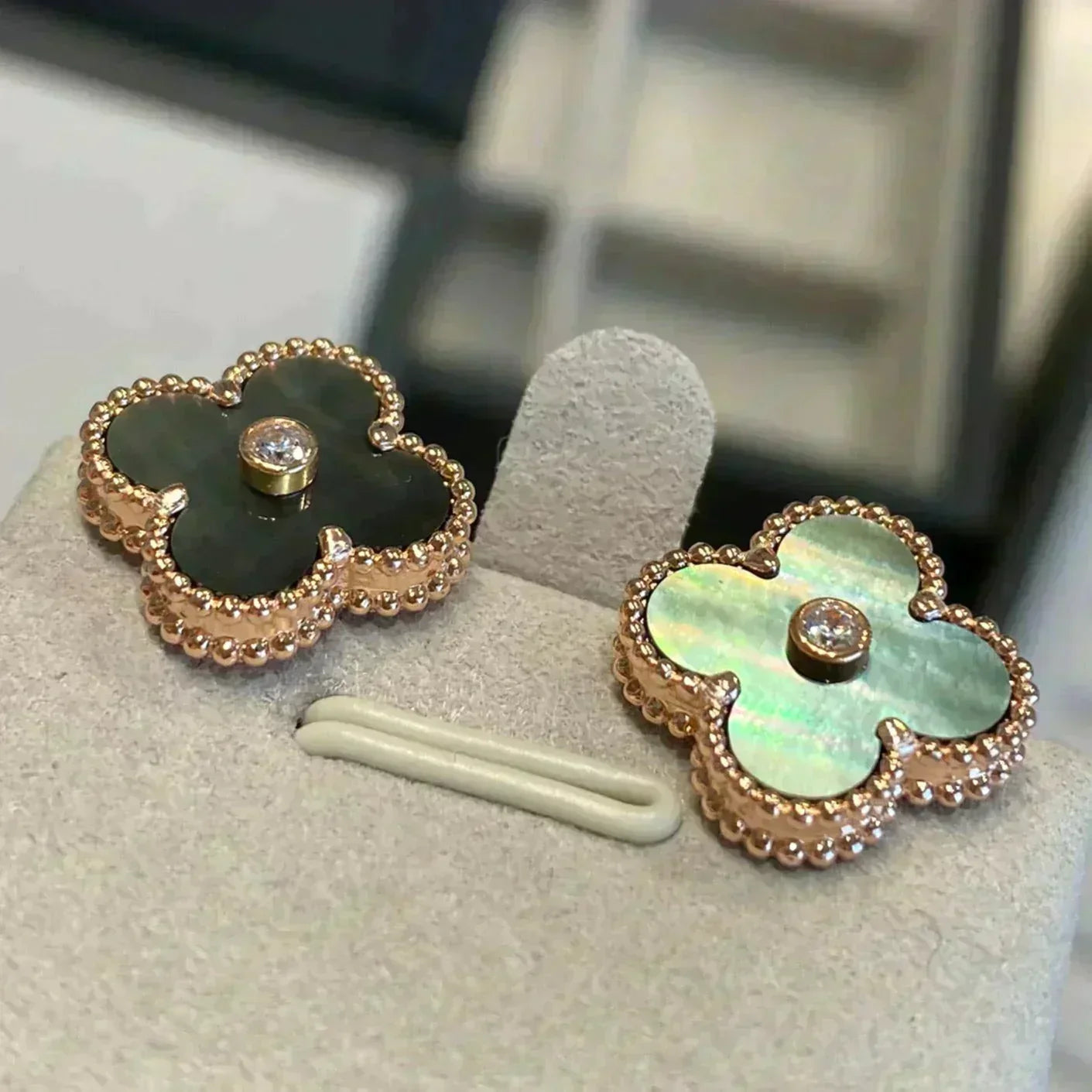 [LUXE]CLOVER MEDIUM 1 MOTIFS GRAY MOP  DIAMOND EARRINGS