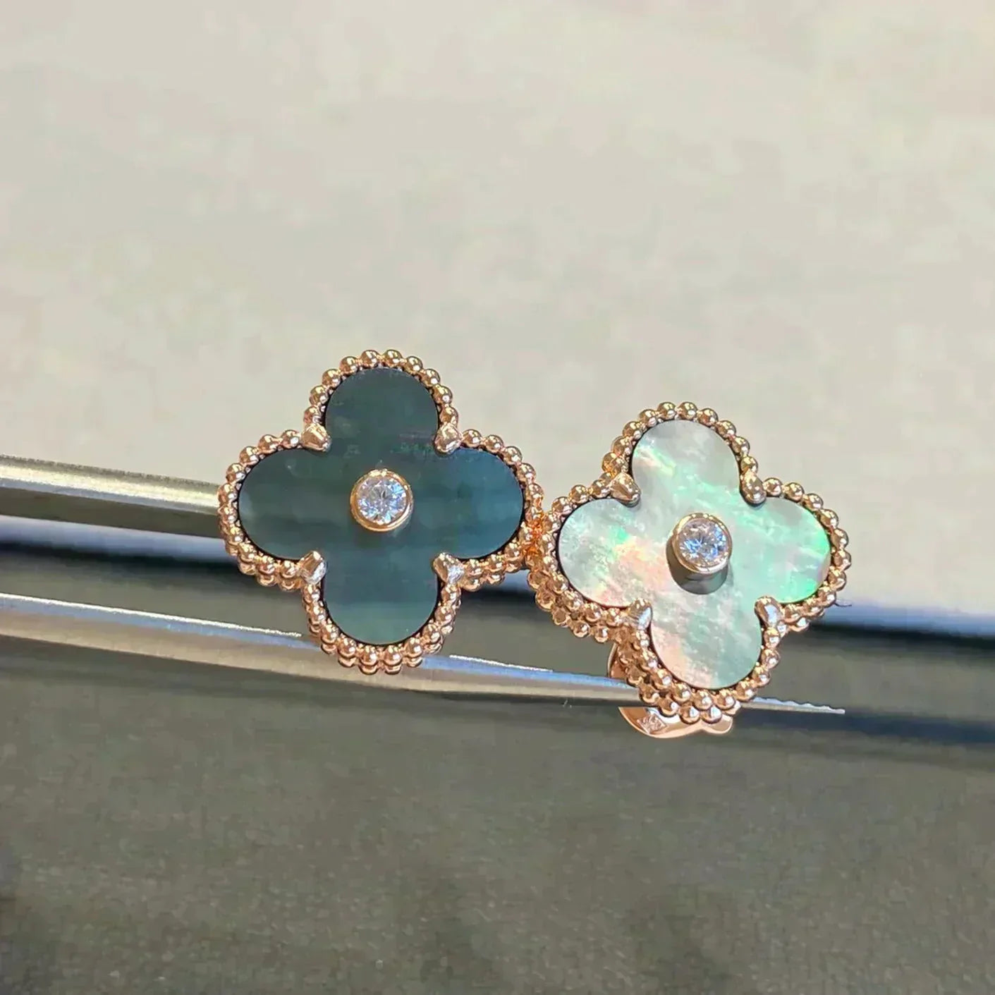[LUXE]CLOVER MEDIUM 1 MOTIFS GRAY MOP  DIAMOND EARRINGS