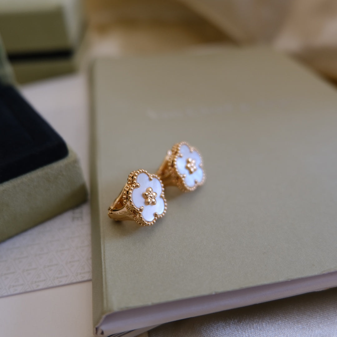 [LUXE]LUCKY PINK GOLD WHITE MOP EARRINGS