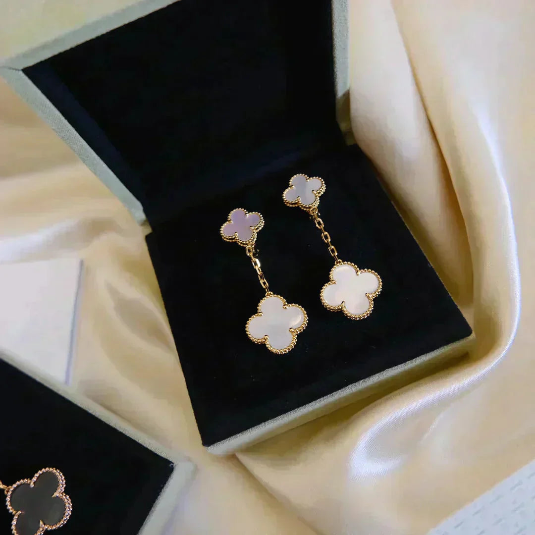 [LUXE]CLOVER 2 MOTIF WHITE MOP EARRINGS