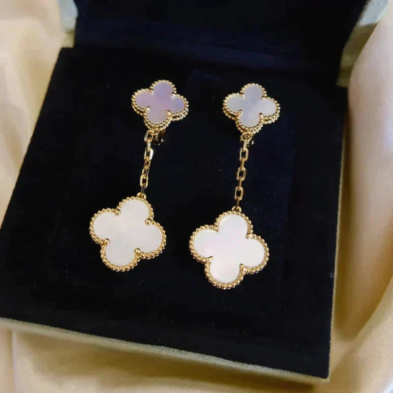 [LUXE]CLOVER 2 MOTIF WHITE MOP EARRINGS