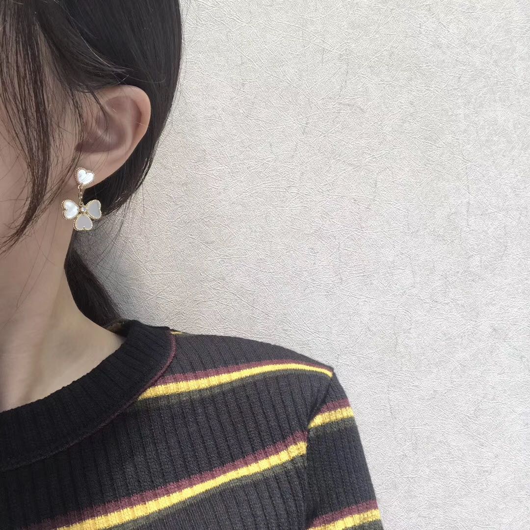 [LUXE]CLOVER SWEET WHITE MOP EARRINGS