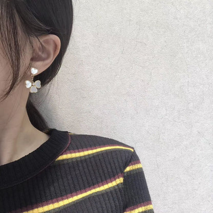 [LUXE]CLOVER SWEET WHITE MOP EARRINGS