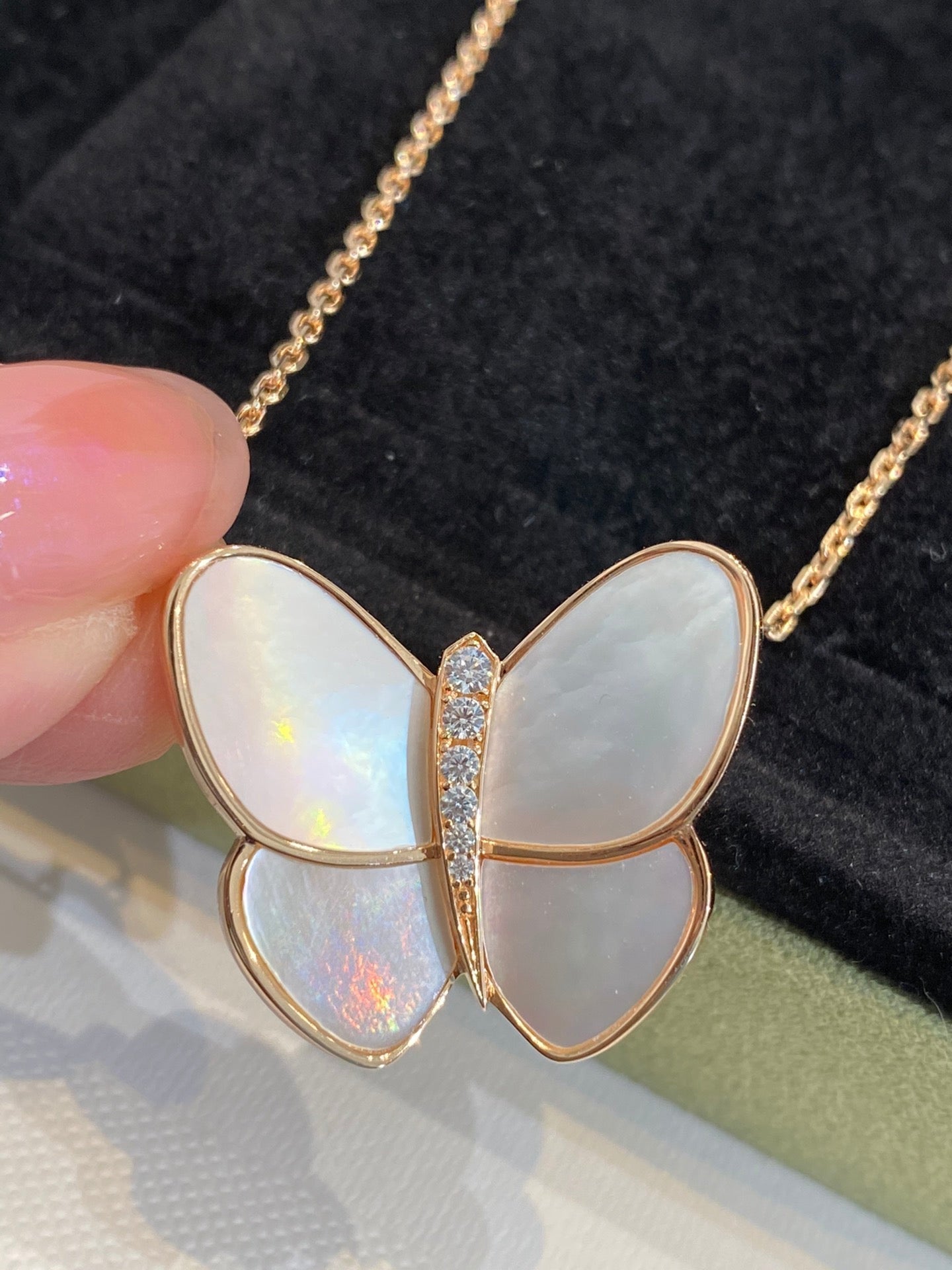[LUXE]BUTTERFLY GOLD MOP DIAMOND NECKLACE
