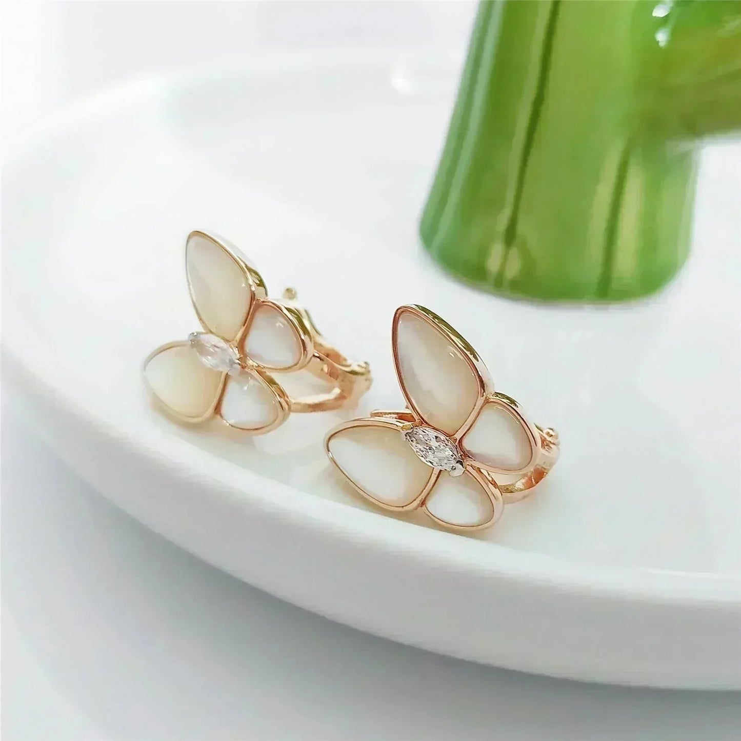 [LUXE]BUTTERFLY MOP DIAMOND EARRINGS