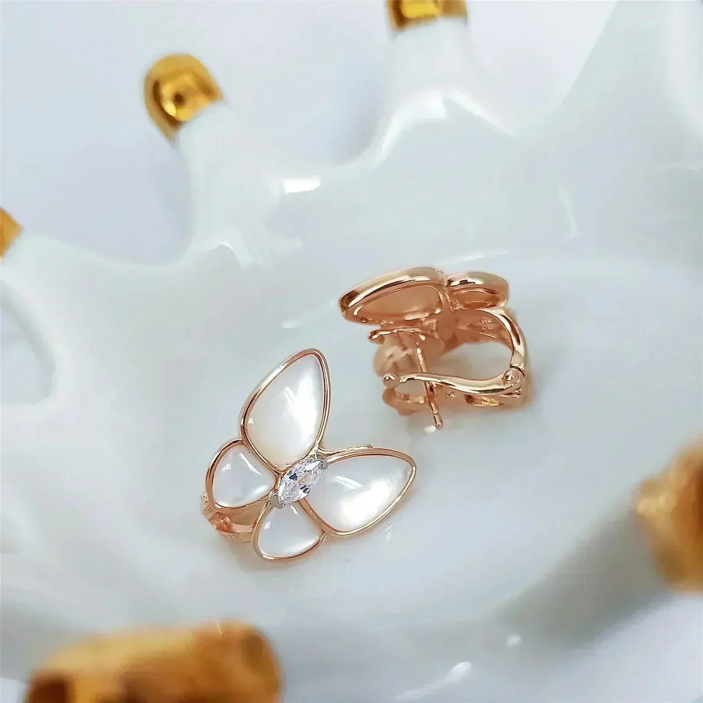 [LUXE]BUTTERFLY MOP DIAMOND EARRINGS