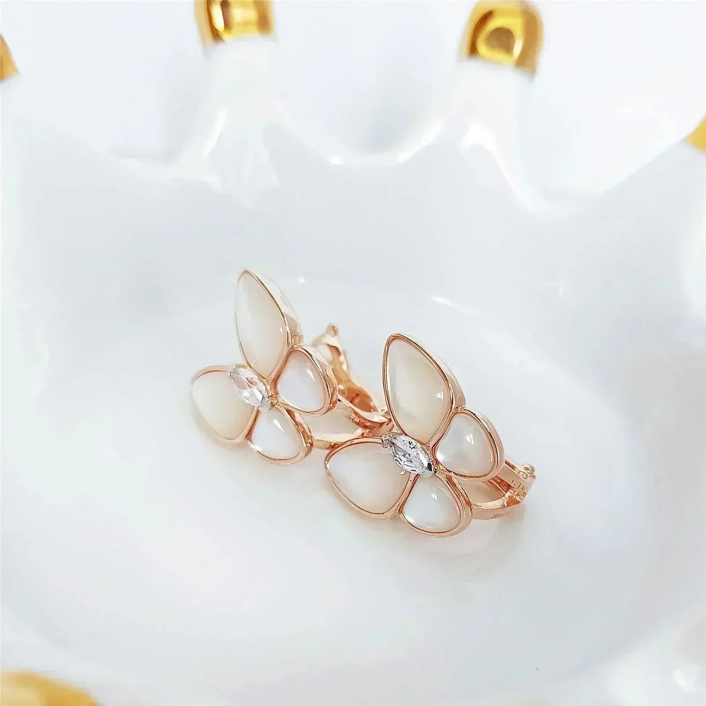[LUXE]BUTTERFLY MOP DIAMOND EARRINGS