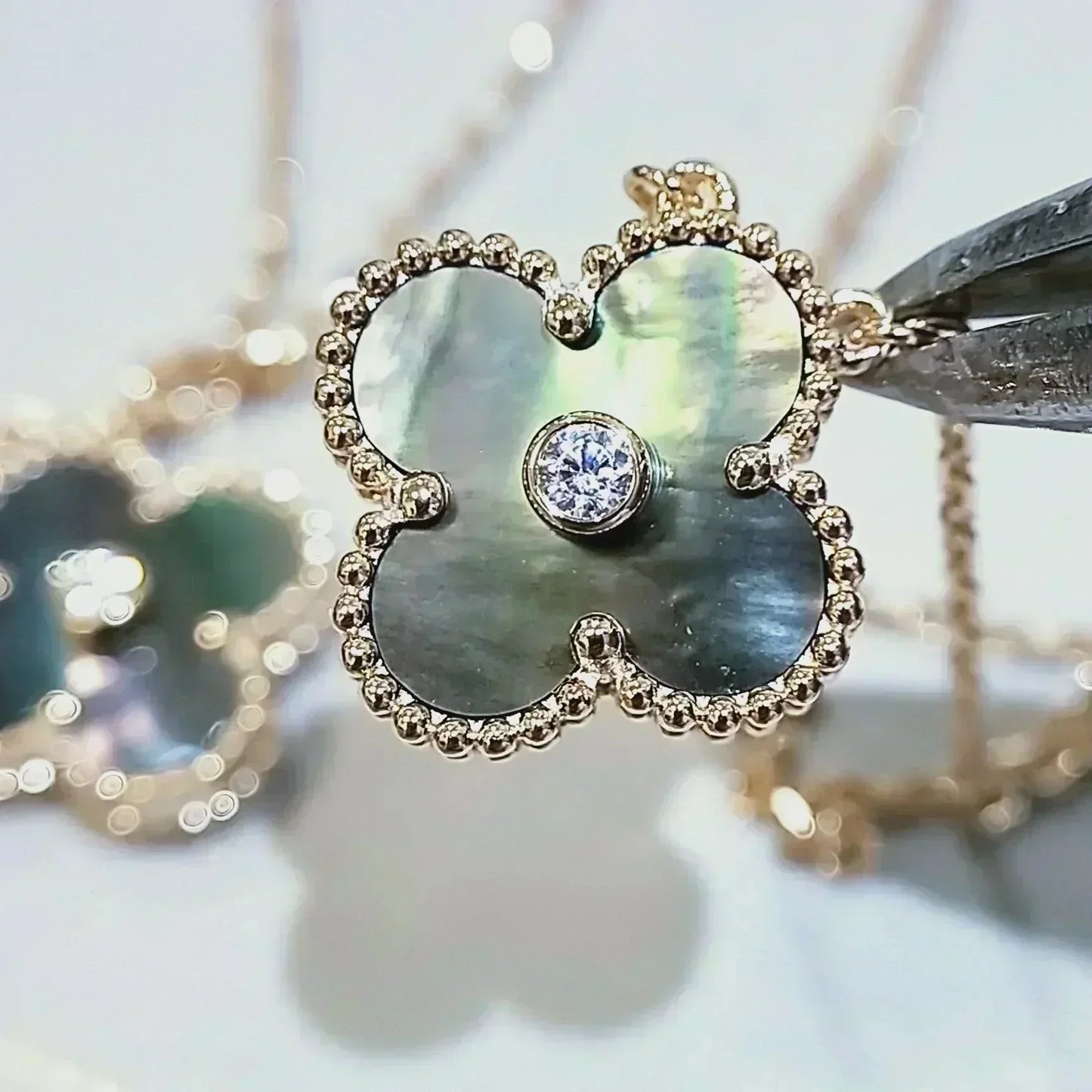 [LUXE]CLOVER 15MM DIAMOND AND MOTHER-OF-GREY NECKLACE