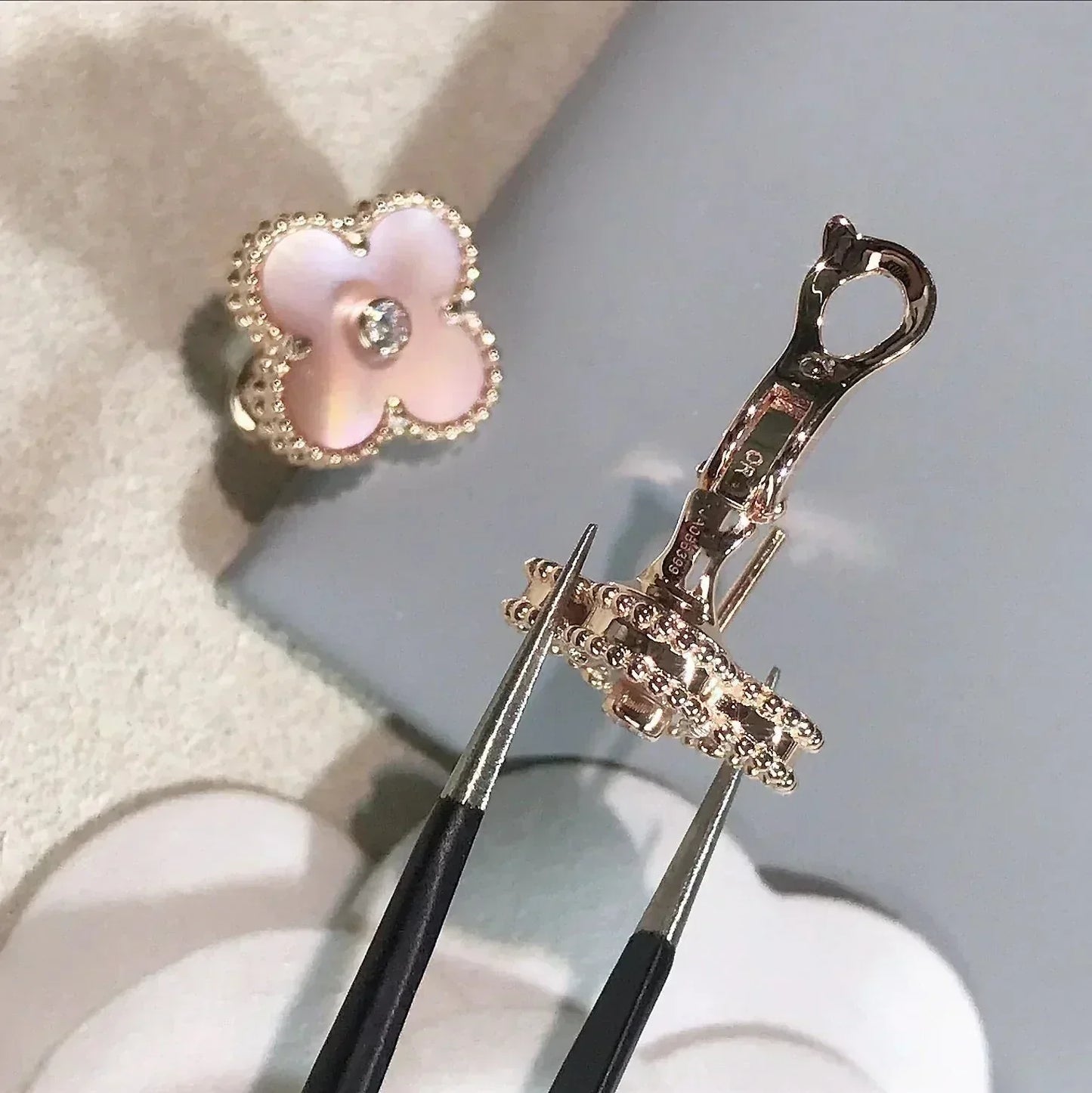 [LUXE]CLOVER MEDIUM 1 MOTIFS  PINK MOP DIAMOND EARRINGS