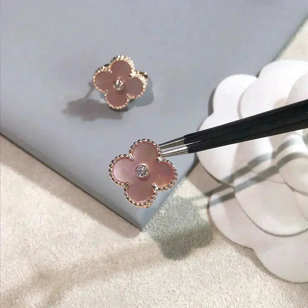 [LUXE]CLOVER MEDIUM 1 MOTIFS  PINK MOP DIAMOND EARRINGS
