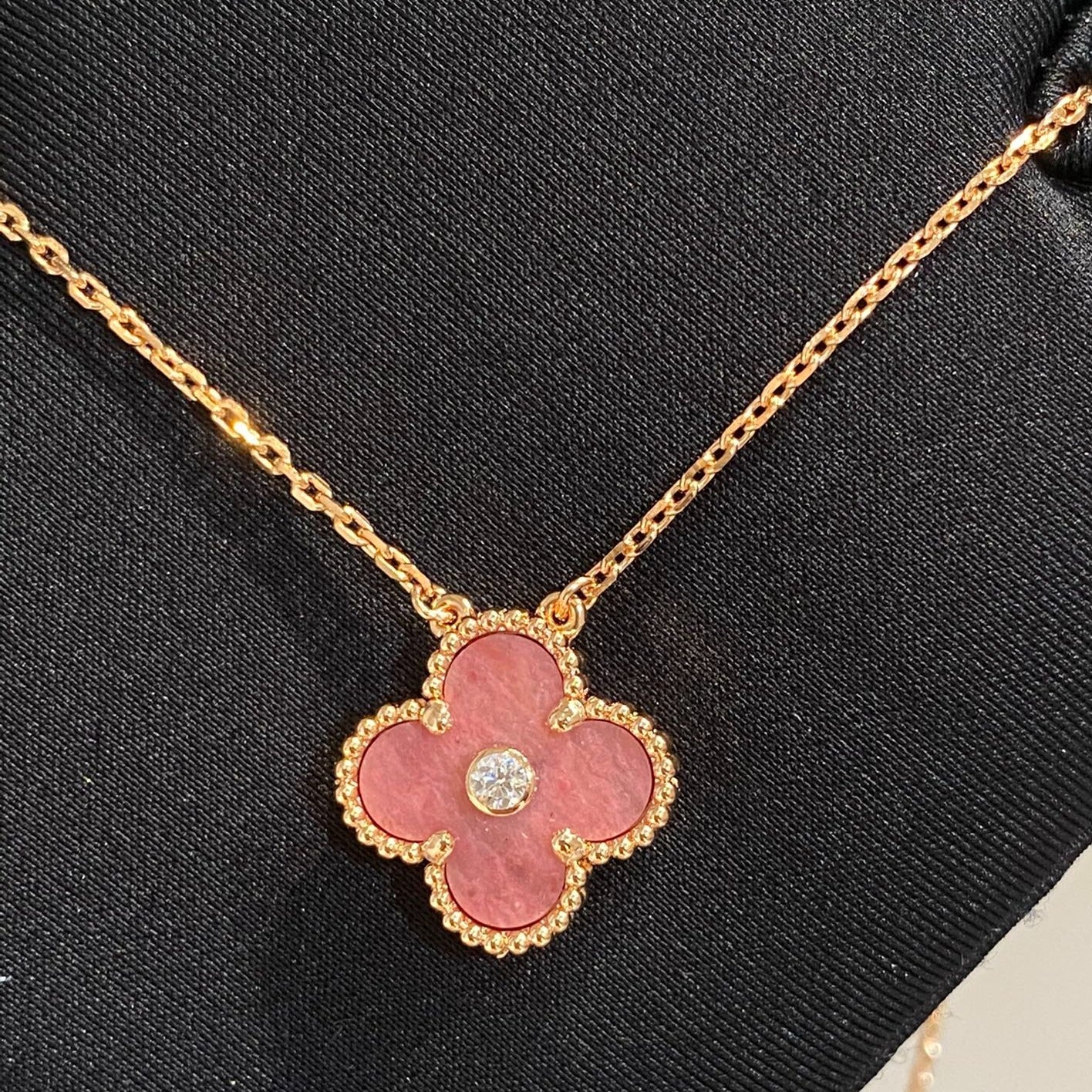 [LUXE]CLOVER 15MM DIAMOND RHODONITE NECKLACE