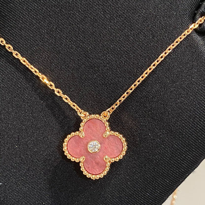 [LUXE]CLOVER 15MM DIAMOND RHODONITE NECKLACE