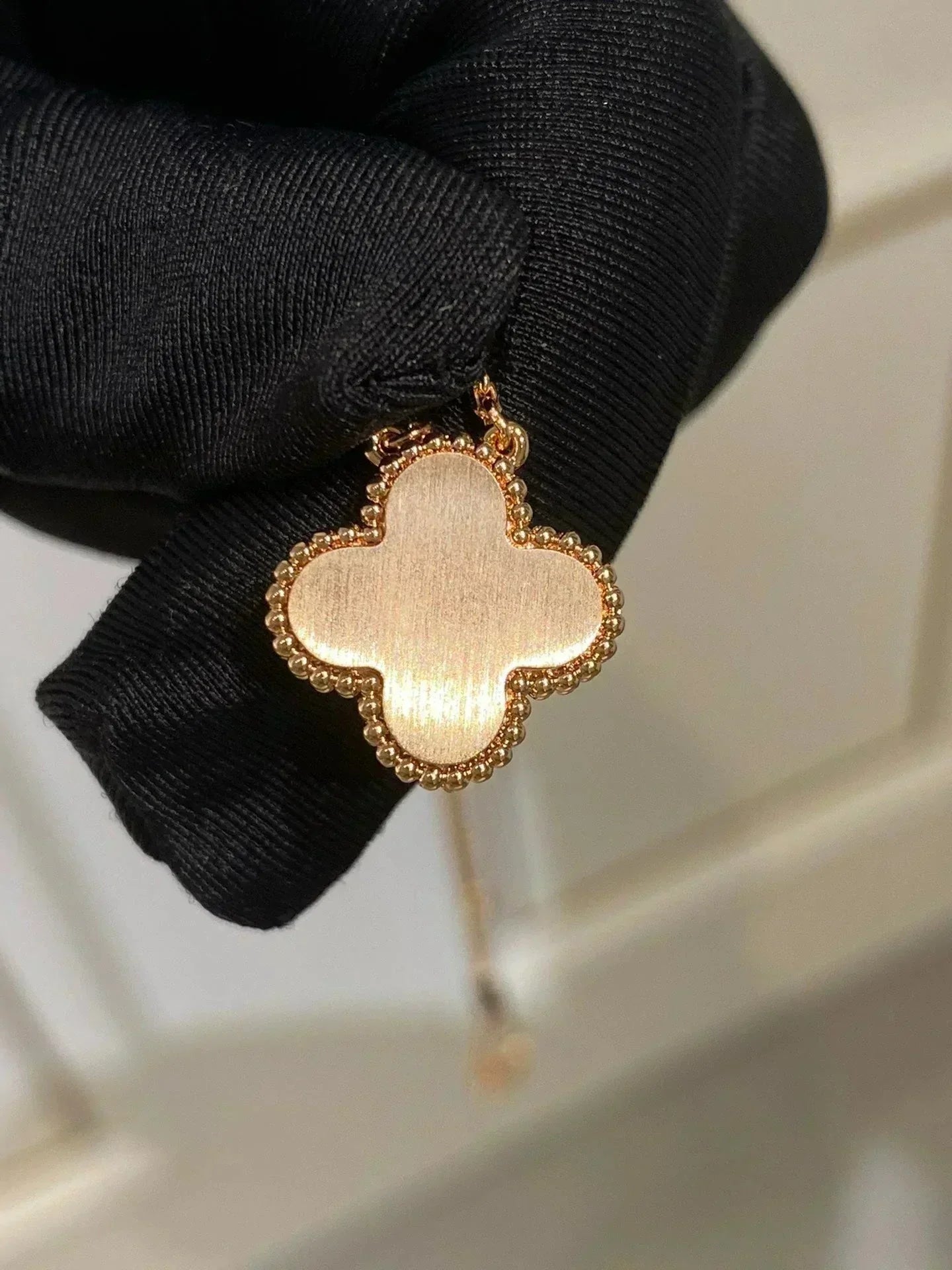 [LUXE]CLOVER 15MM DIAMOND RHODONITE NECKLACE