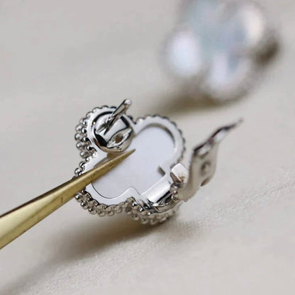 [LUXE]CLOVER MEDIUM 1 MOTIFS  WHITE MOP EARRINGS SILVER