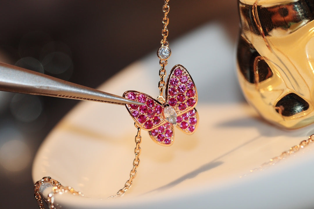 [LUXE]BUTTERFLY RED DIAMOND ROSE GOLD NECKLACE