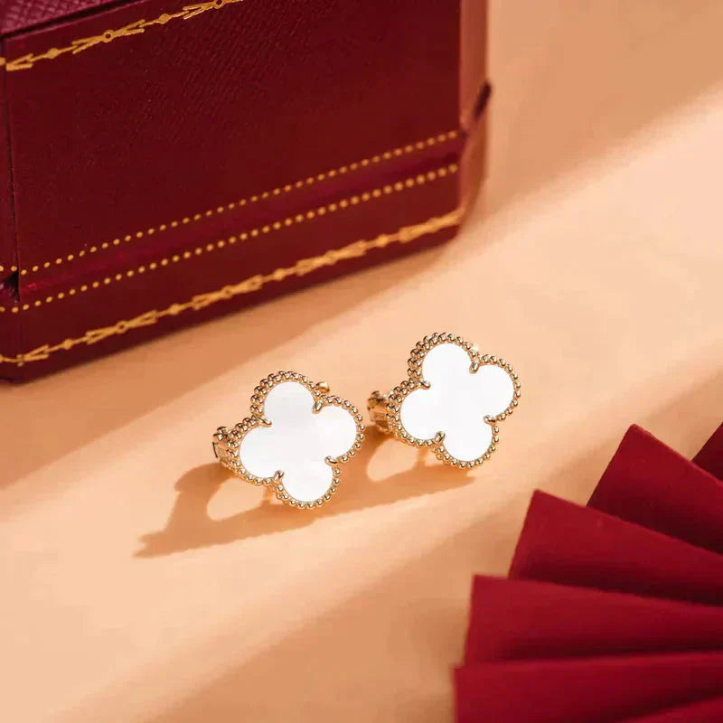 [LUXE]CLOVER MEDIUM 1 MOTIFS  WHITE MOP STUD EARRINGS