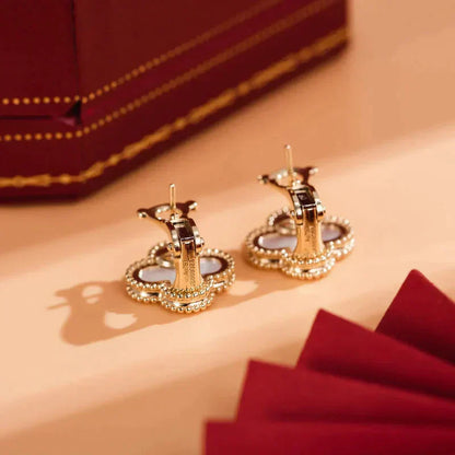[LUXE]CLOVER MEDIUM 1 MOTIFS  WHITE MOP STUD EARRINGS