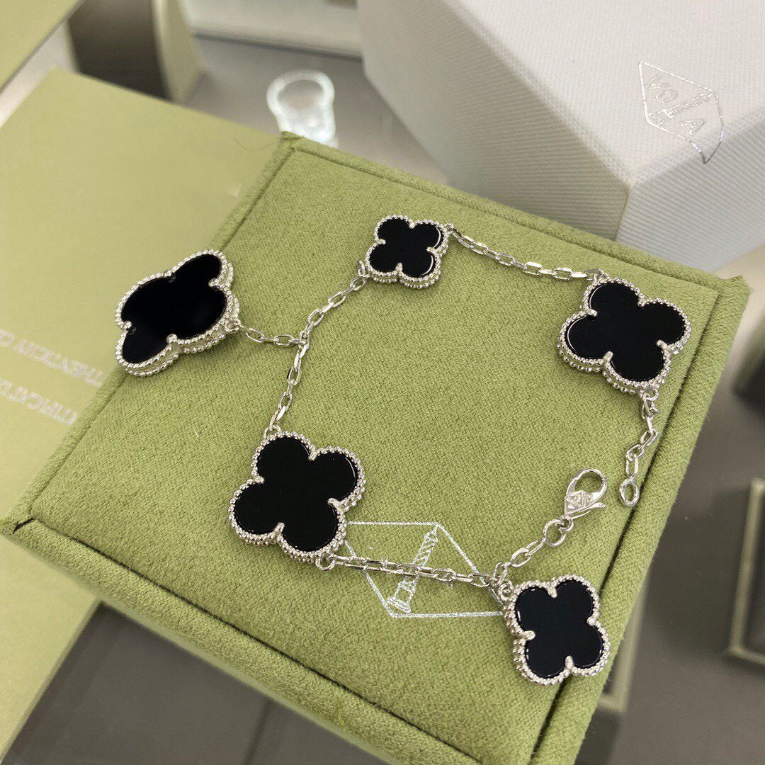 [LUXE]CLOVER 5 MOTIFS SIVLER ONYX BRACELET