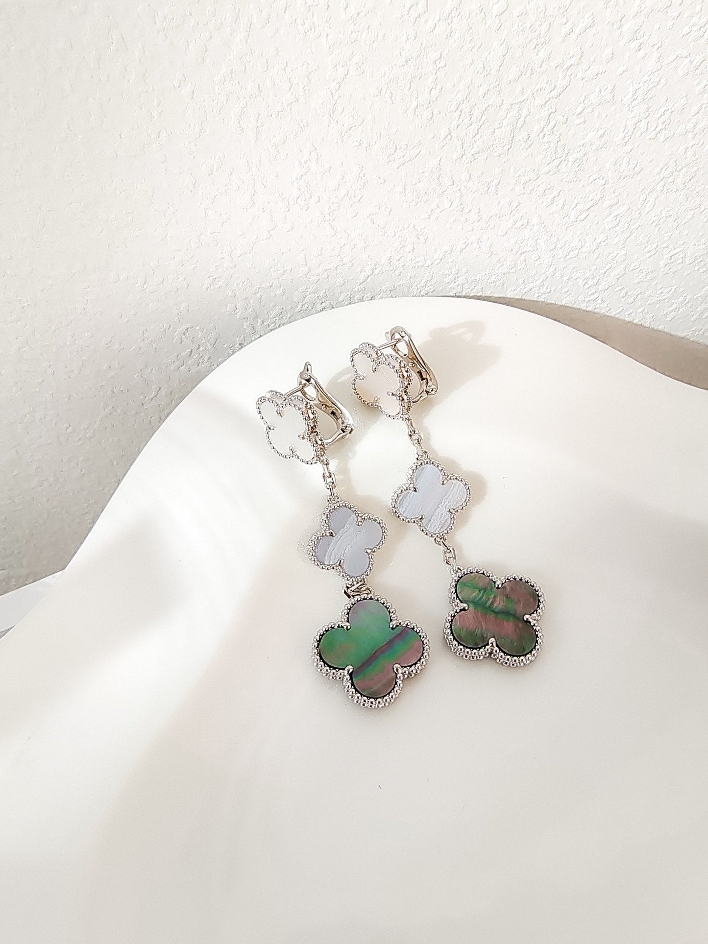 [LUXE]CLOVER 3 MOTIFS CHALCEDONY DARK MOP SILVER EARRINGS