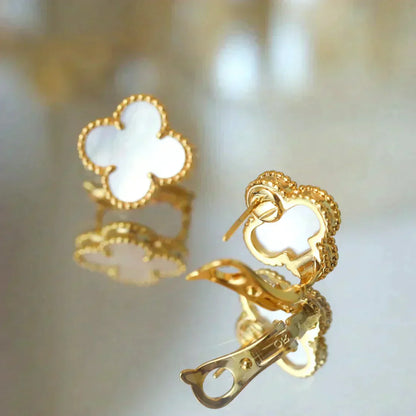 [LUXE]CLOVER MEDIUM 1 MOTIFS  WHITE MOP STUD EARRINGS