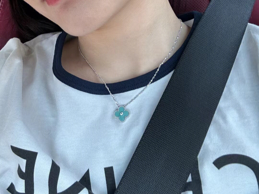 [LUXE]CLOVER 1 DIAMOND LIGHT BLUE SILVER NECKLACE