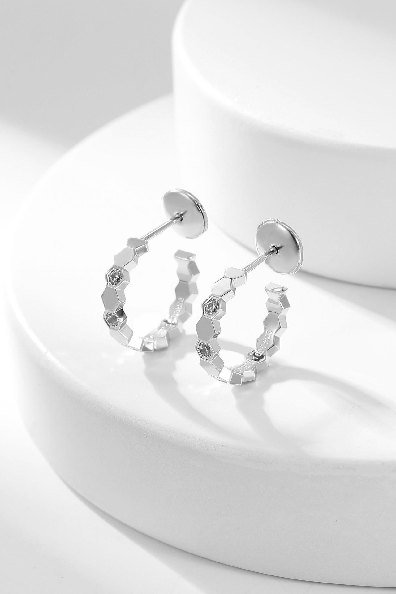 [LUXE]BEE LOVE DIAMOND HOOP EARRINGS
