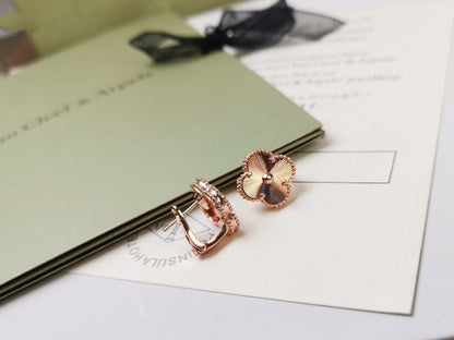 [LUXE]CLOVER MEDIUM STUD EARRINGS