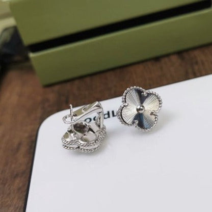 [LUXE]CLOVER MEDIUM STUD EARRINGS