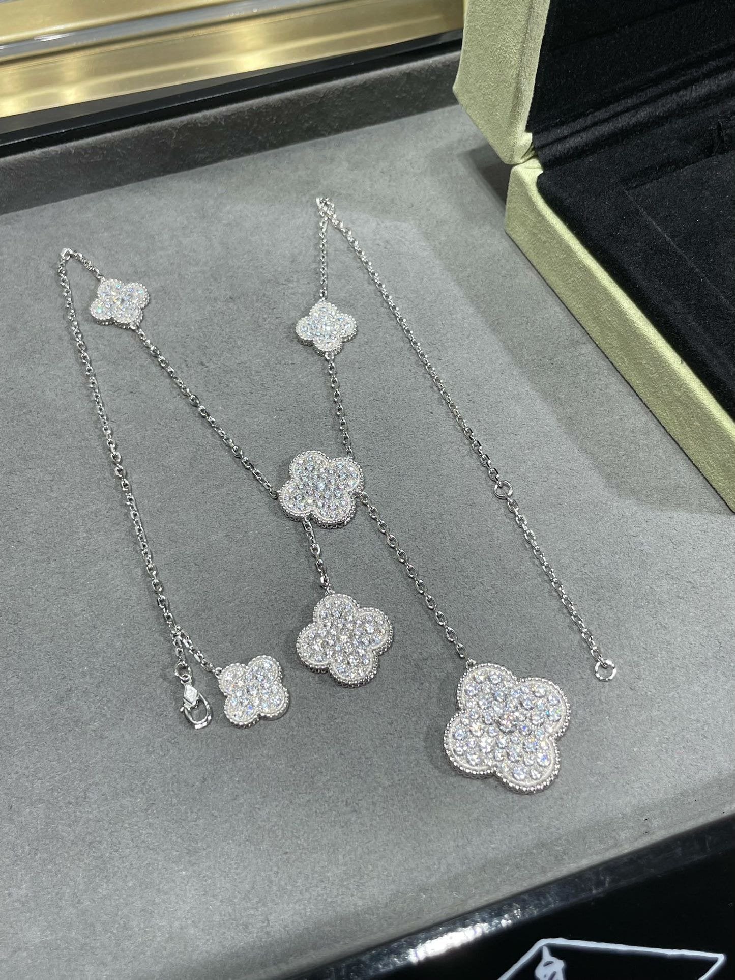[LUXE]CLOVER 6 MOTIF DIAMOND PAVED NECKLACE