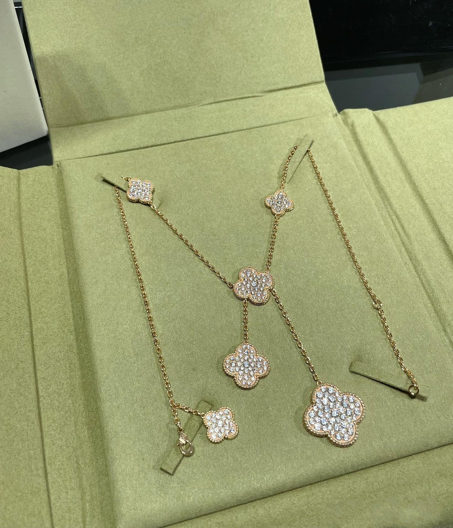 [LUXE]CLOVER 6 MOTIF DIAMOND PAVED NECKLACE