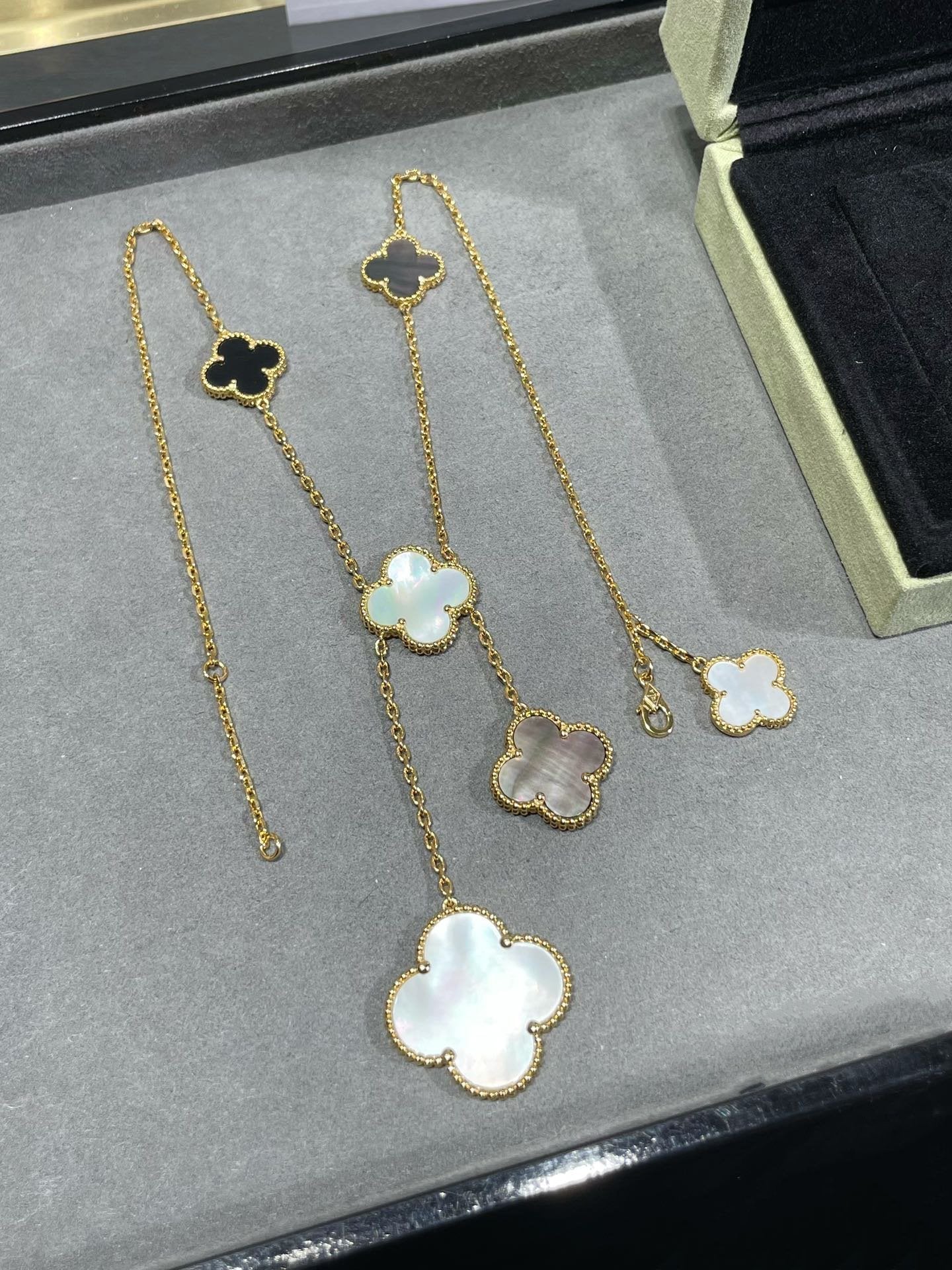 [LUXE]CLOVER 6 MOTIF MOP ONYX GOLD NECKLACE