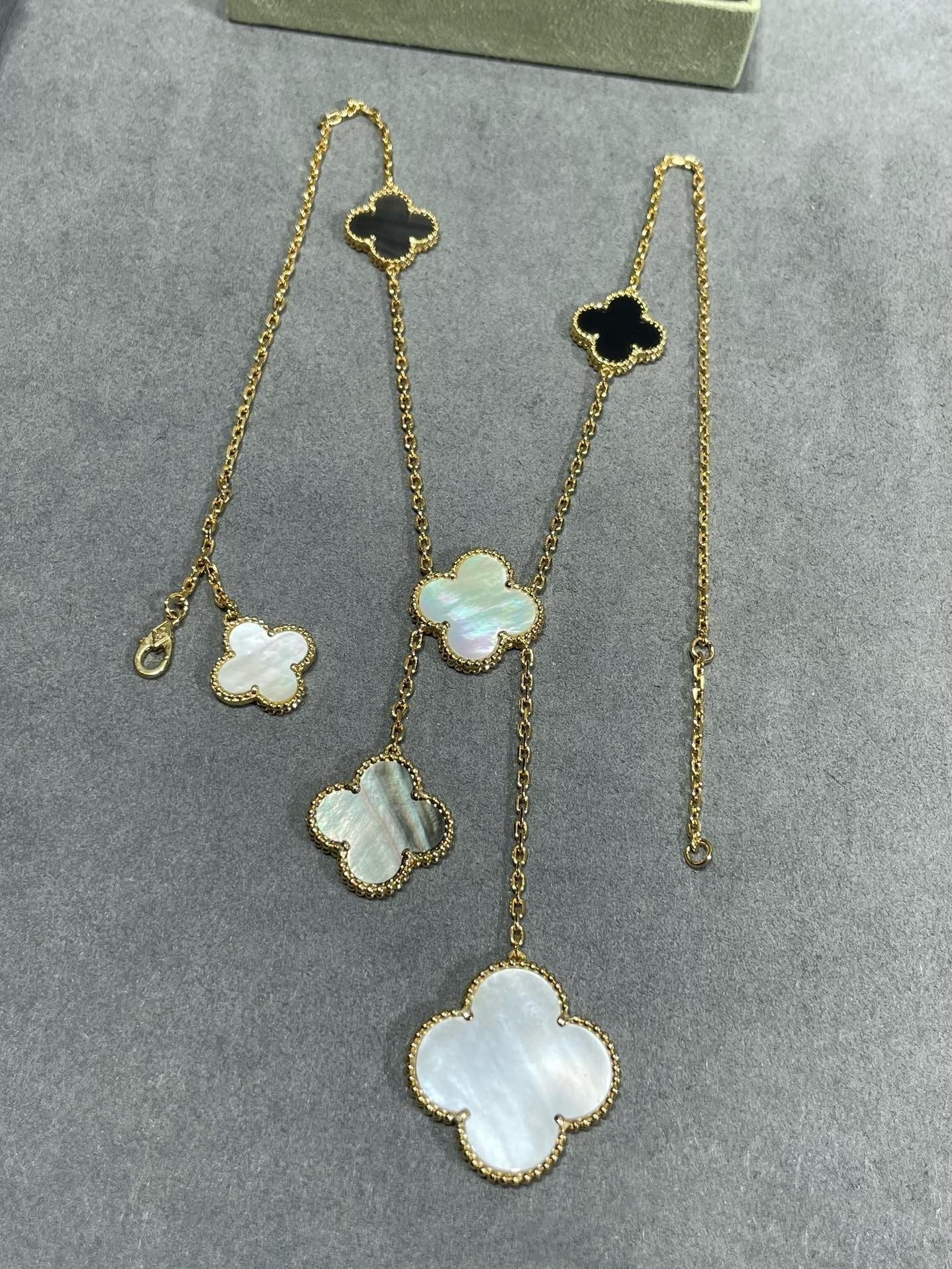 [LUXE]CLOVER 6 MOTIF MOP ONYX GOLD NECKLACE