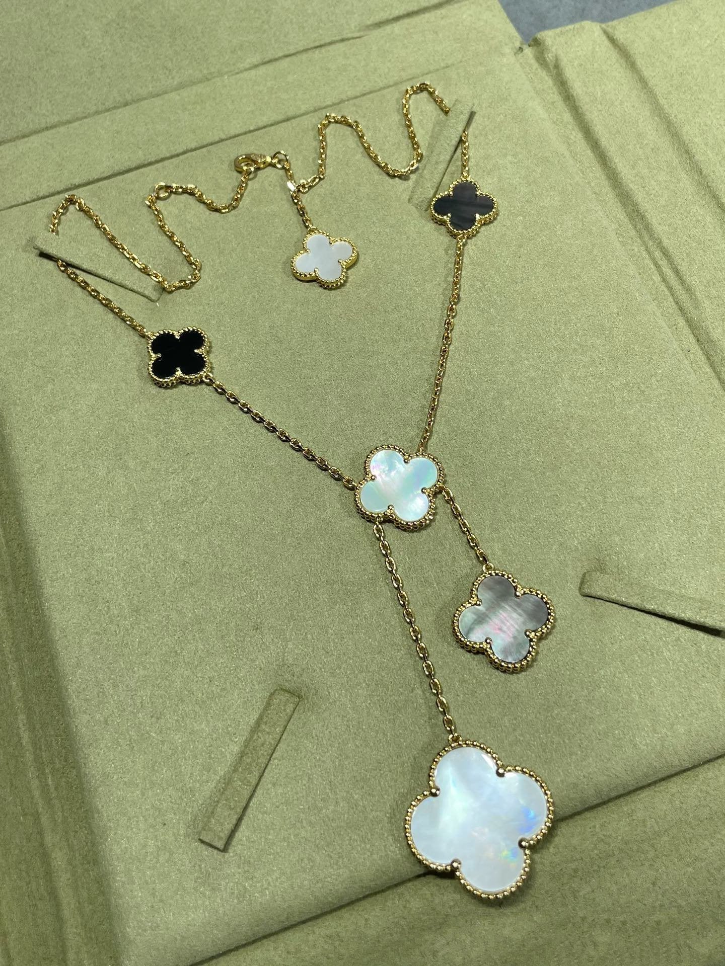 [LUXE]CLOVER 6 MOTIF MOP ONYX GOLD NECKLACE