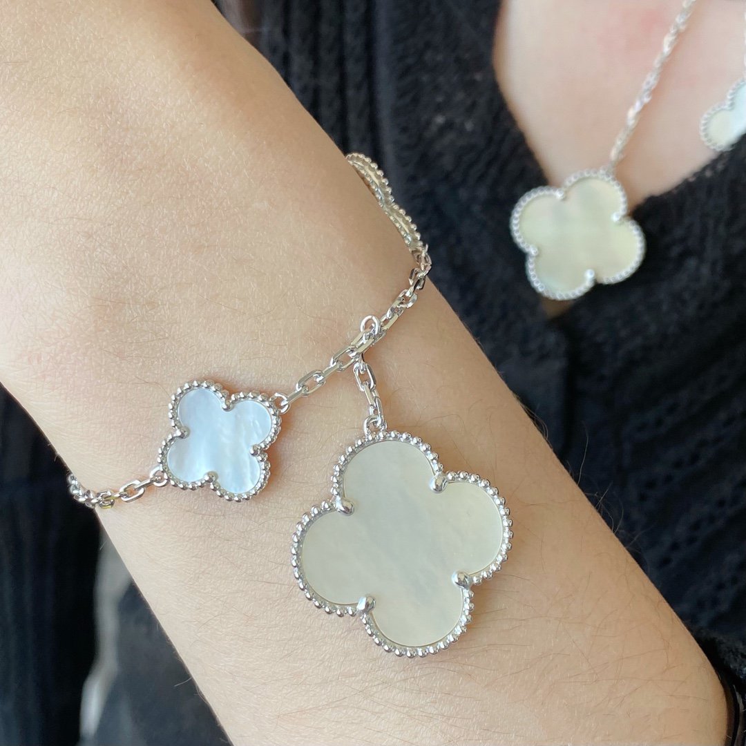 [LUXE]CLOVER 5 MOTIF WHITE MOP SILVER BRACELET