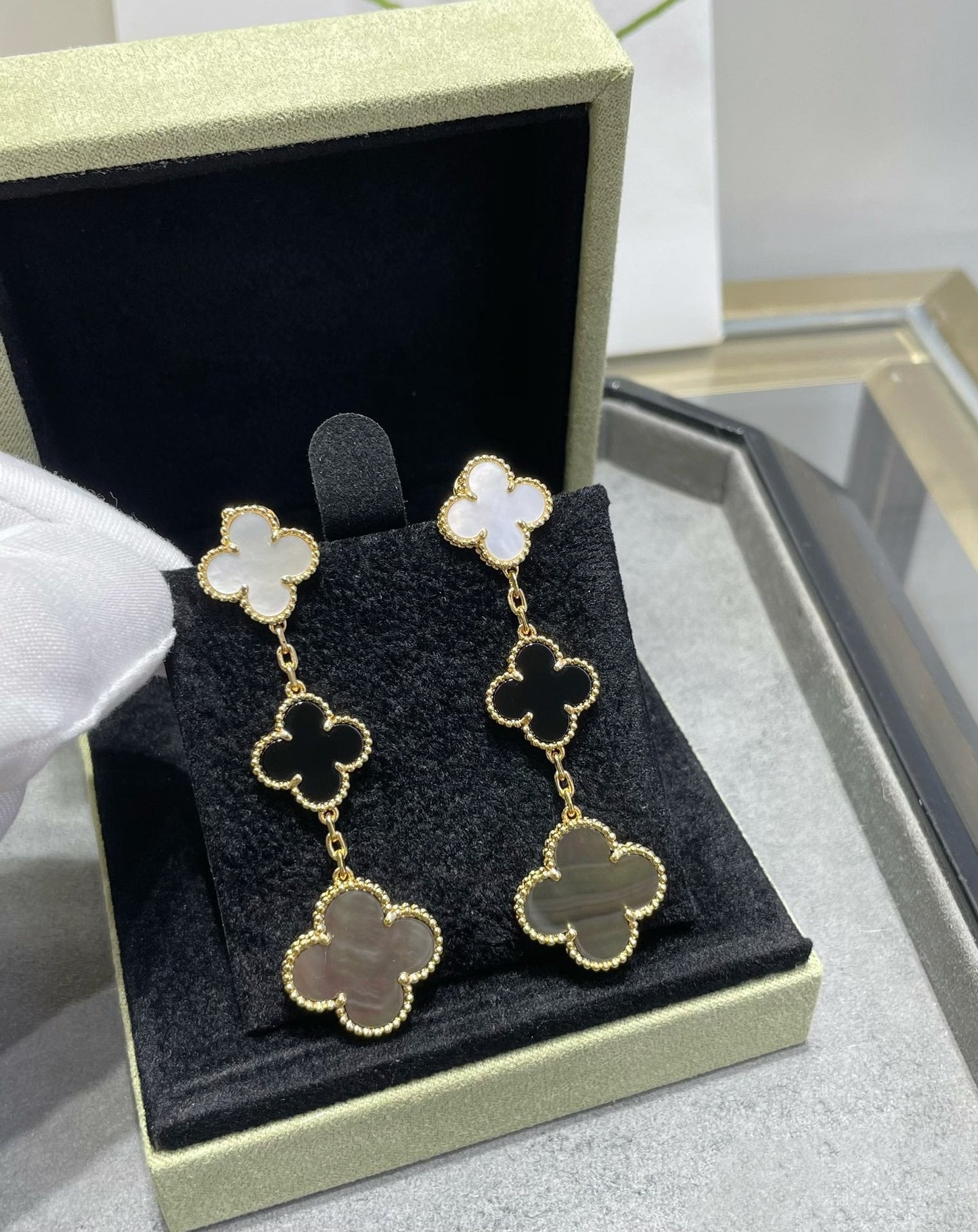 [LUXE]CLOVER 3 MOTIF MOP ONYX DARK MOP PINK GOLD EARRINGS