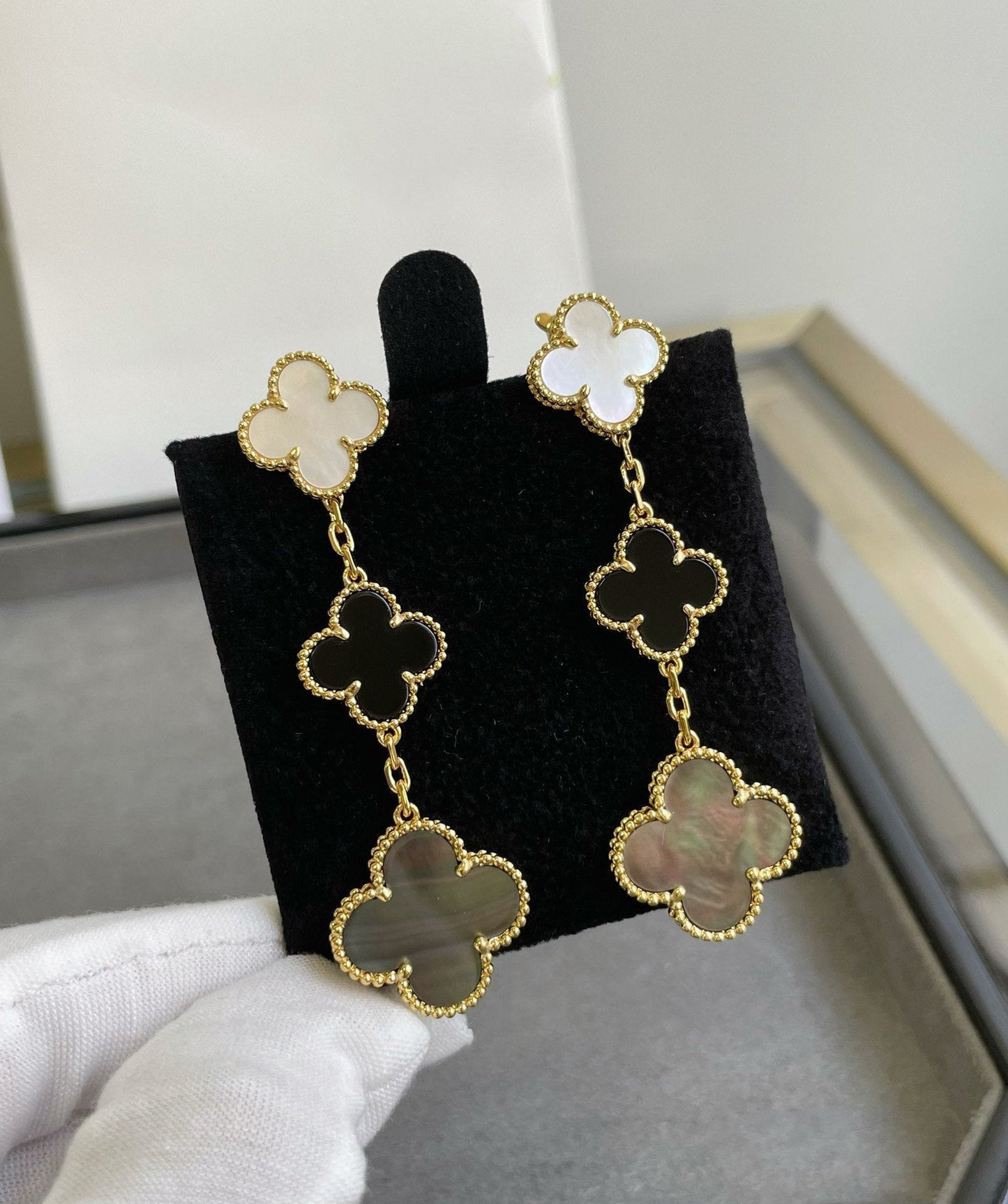 [LUXE]CLOVER 3 MOTIF MOP ONYX DARK MOP PINK GOLD EARRINGS