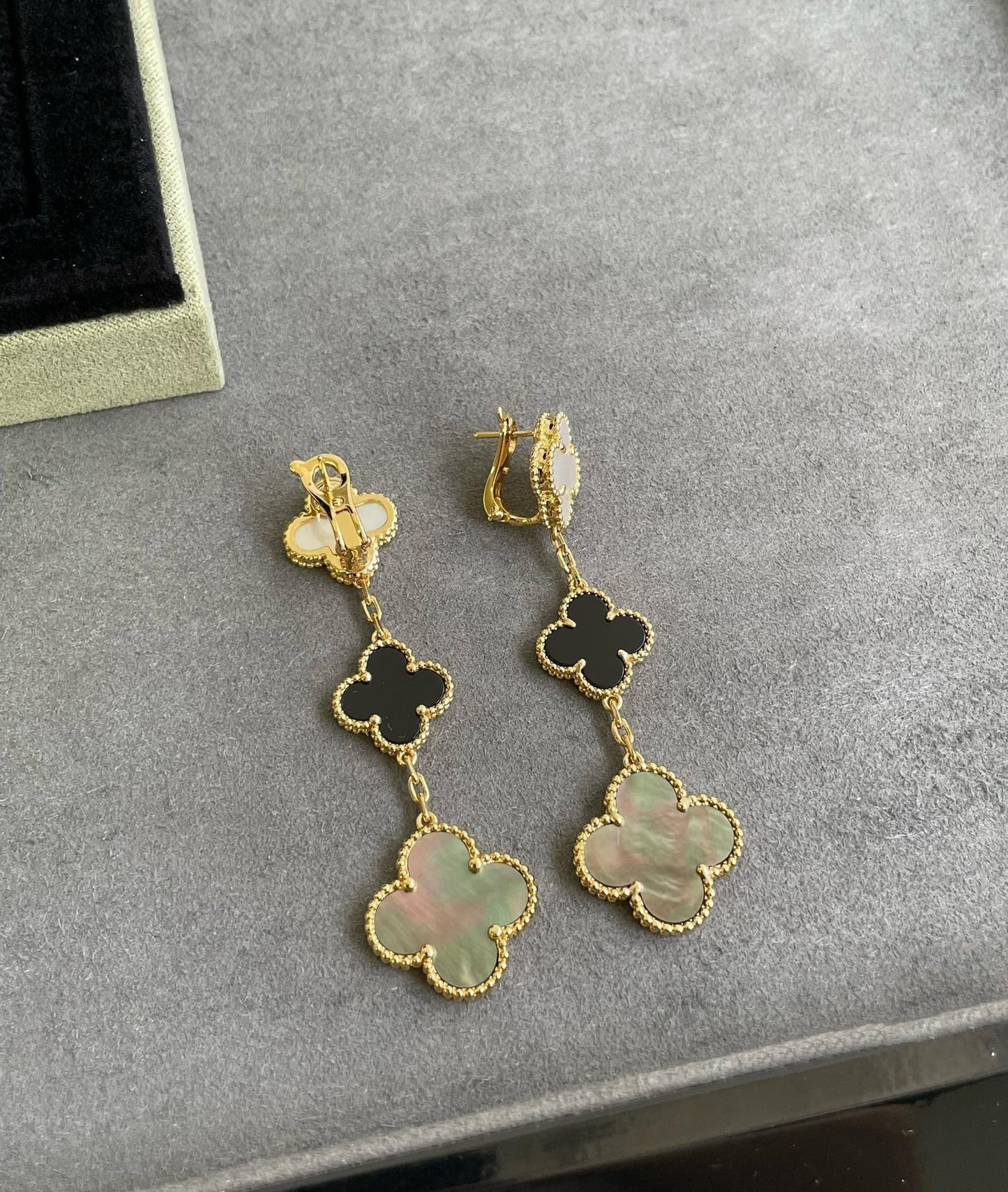 [LUXE]CLOVER 3 MOTIF MOP ONYX DARK MOP PINK GOLD EARRINGS