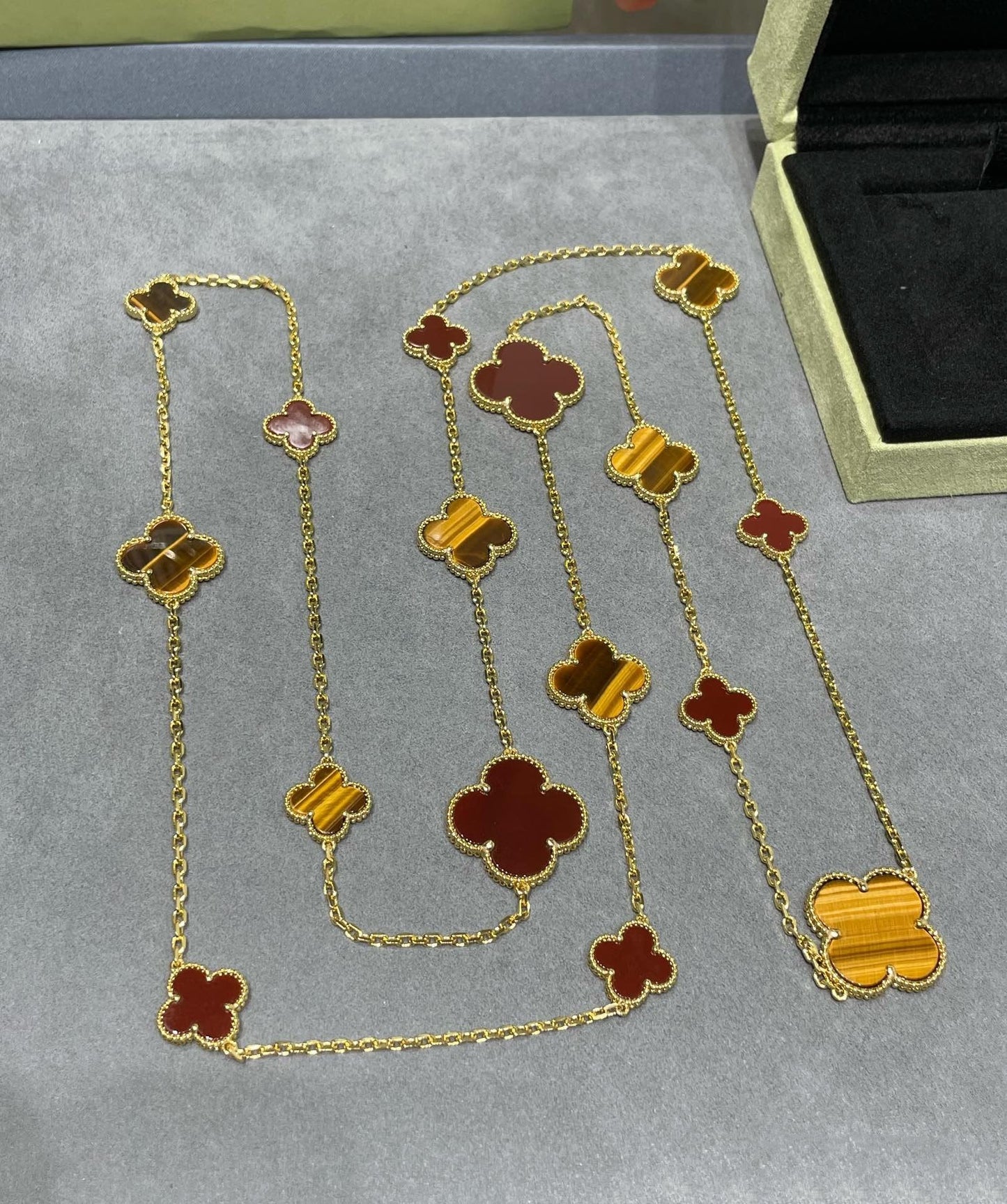 [LUXE]CLOVER 16 MOTIF CARNELIAN TIGER EYE ROSE GOLD NECKLACE