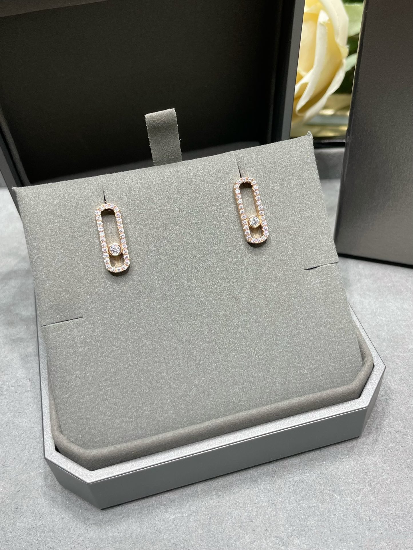 [LUXE]MOVE UNO STUD DIAMOND PAVED EARRINGS