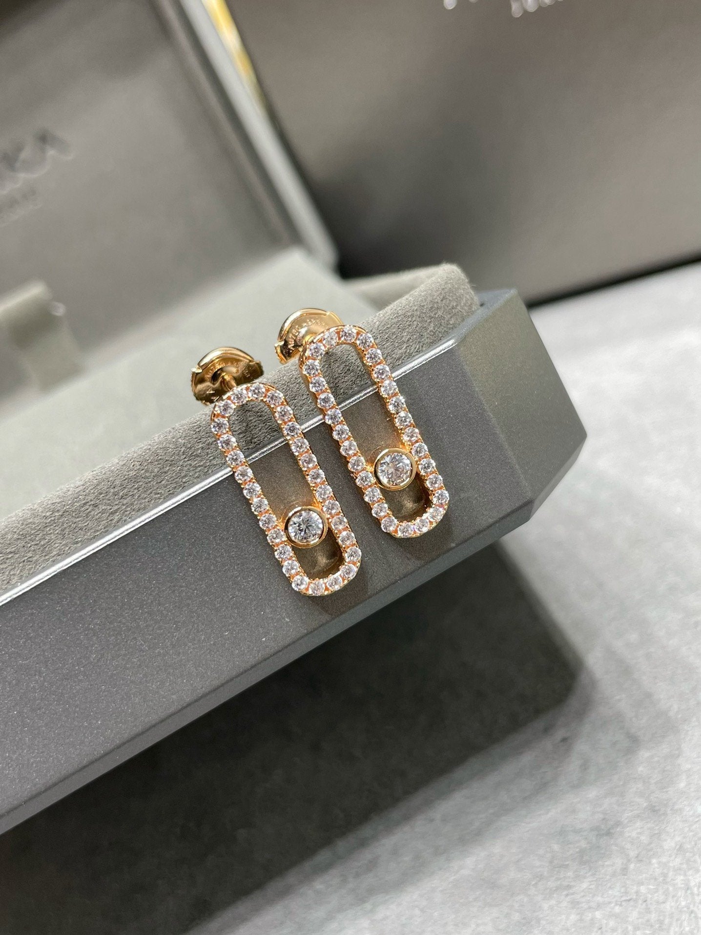 [LUXE]MOVE UNO STUD DIAMOND PAVED EARRINGS