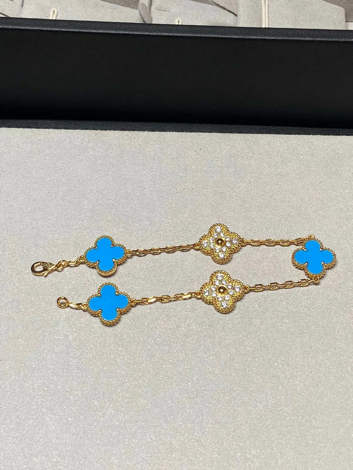 [LUXE] CLOVER 5 MOTIF BLUE AGATE BRACELET COLLECTION