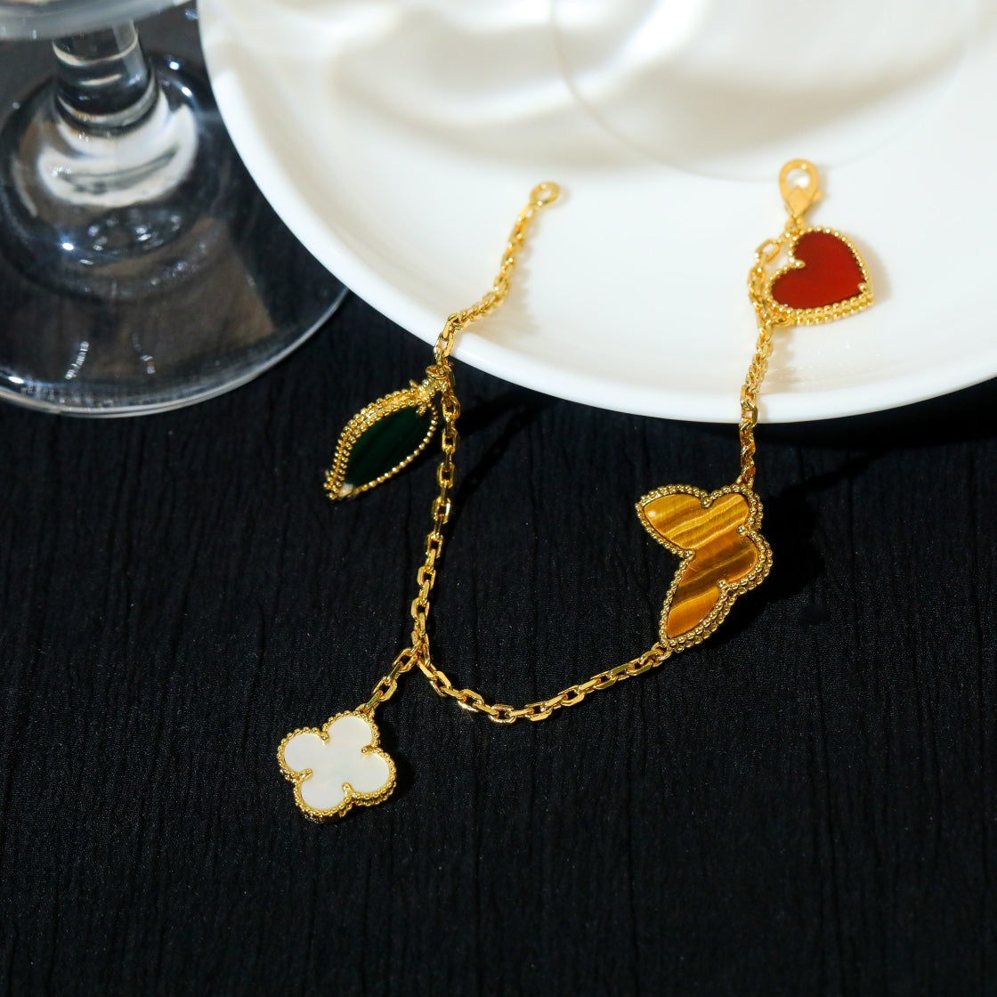 [LUXE]LUCKY SPRING 5 MOTIF GOLD BRACELET